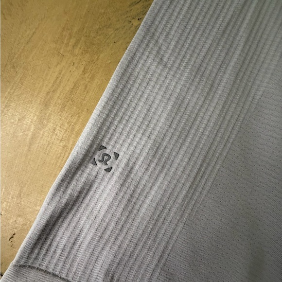 lululemon athletica Metal vent Short Sleeve Tee - Picture 3 of 7